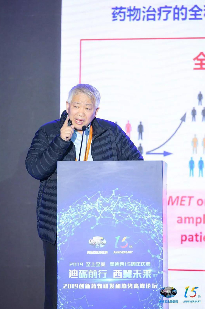 中国工程院院士、中国科学院大学药学院院长丁健