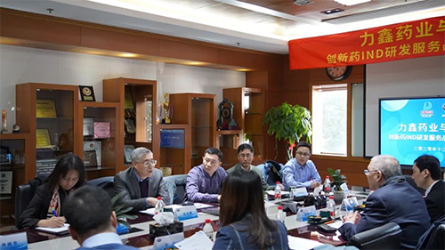 不朽情缘mg官网创始人&CEO陈春麟博士、化学部与生物部高级副总裁任峰博士、药代动力学与生物分析部副总裁辛保民博士、商务发展部副总裁蔡金娜博士等出席签约仪式。